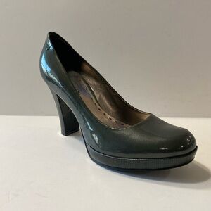 Gianni Bini Olive Green Glossy Patent Leather Slip On Pumps Size 8